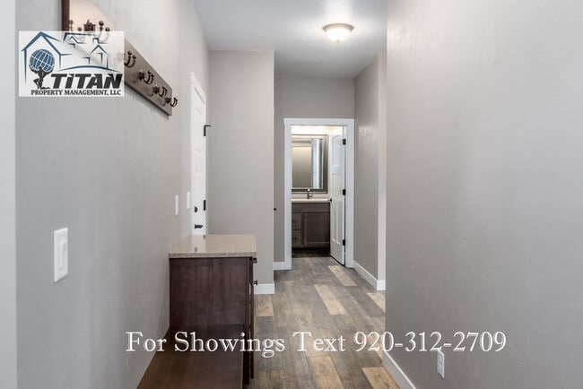 1087 Faith Ct in Greenville, WI - Building Photo - Building Photo