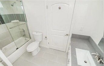4536 1/2 W 16th Pl in Los Angeles, CA - Foto de edificio - Building Photo