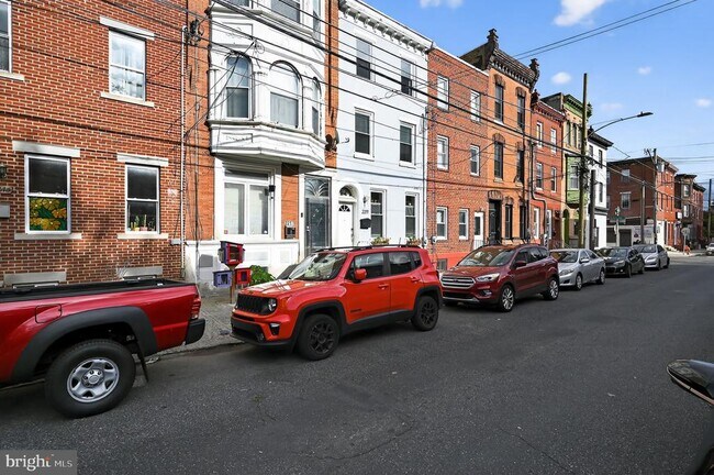2211 N Howard St in Philadelphia, PA - Building Photo - Building Photo