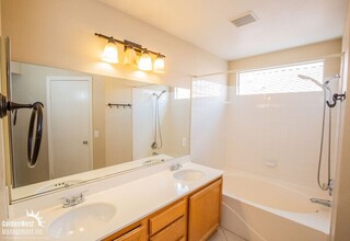 216 McHenry St in Las Vegas, NV - Building Photo - Building Photo
