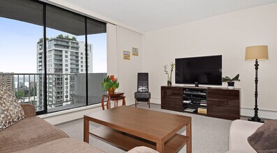 144 14th St W in North Vancouver, BC - Building Photo - Building Photo