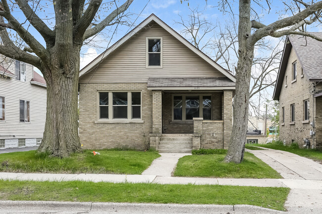 property at 1135 Crescent St NE
