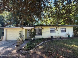 7118 Pellias Rd in Jacksonville, FL - Building Photo