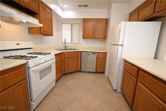 6609 Dry Breeze Ct in Las Vegas, NV - Building Photo - Building Photo