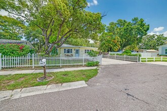 4413 W Rogers Ave in Tampa, FL - Foto de edificio - Building Photo