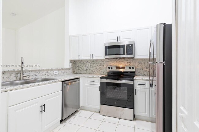 1663 SE 27th Dr in Homestead, FL - Building Photo - Building Photo