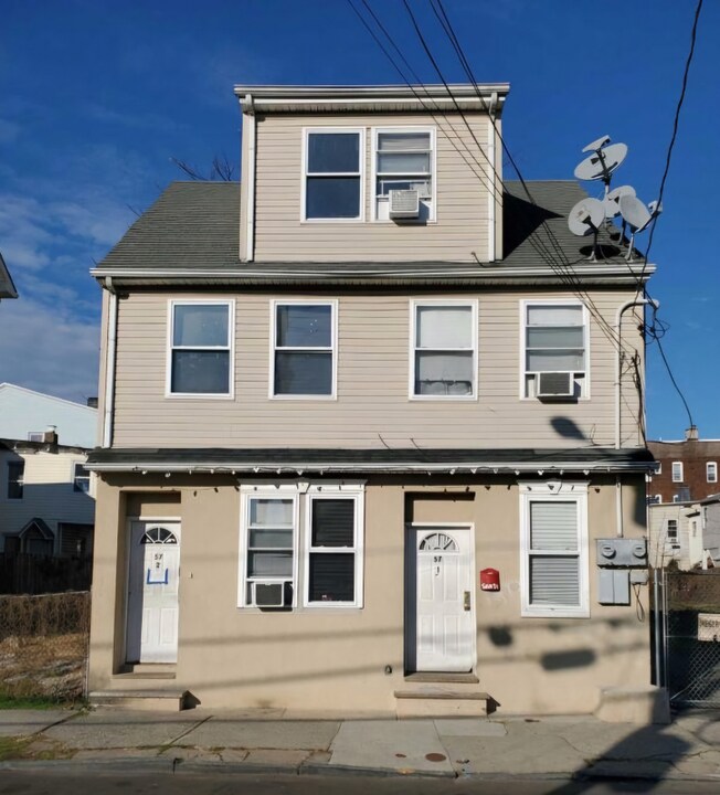 57 Cedar St in Paterson, NJ - Building Photo