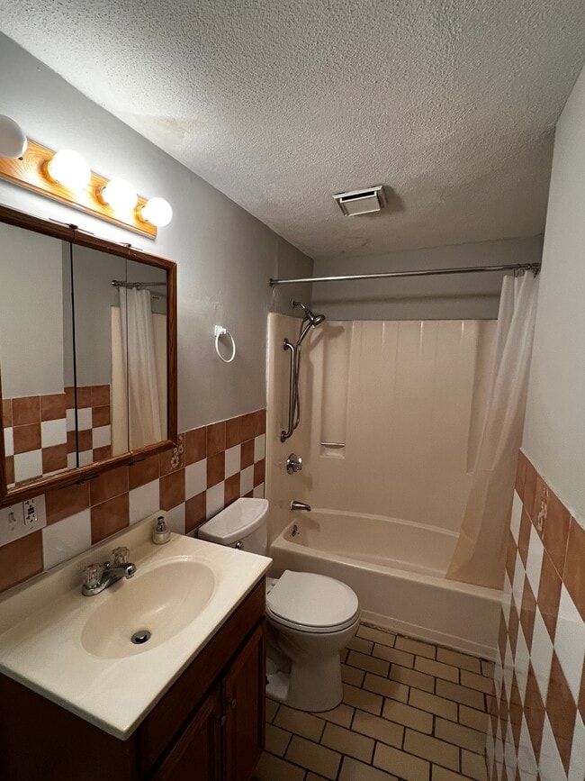 85 B Broad St in Marlborough, MA - Building Photo - Building Photo