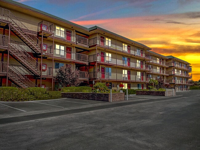Katie Court Apartments in Las Vegas, NV - Foto de edificio - Building Photo