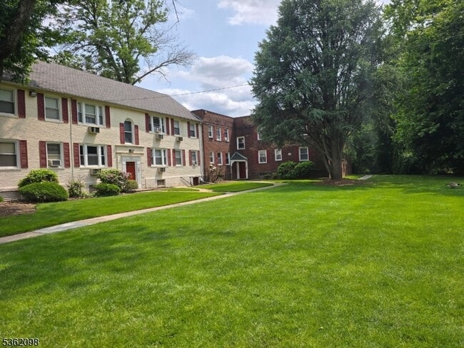 property at 933 E Front St