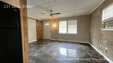137 Dean St in San Antonio, TX - Building Photo - Building Photo