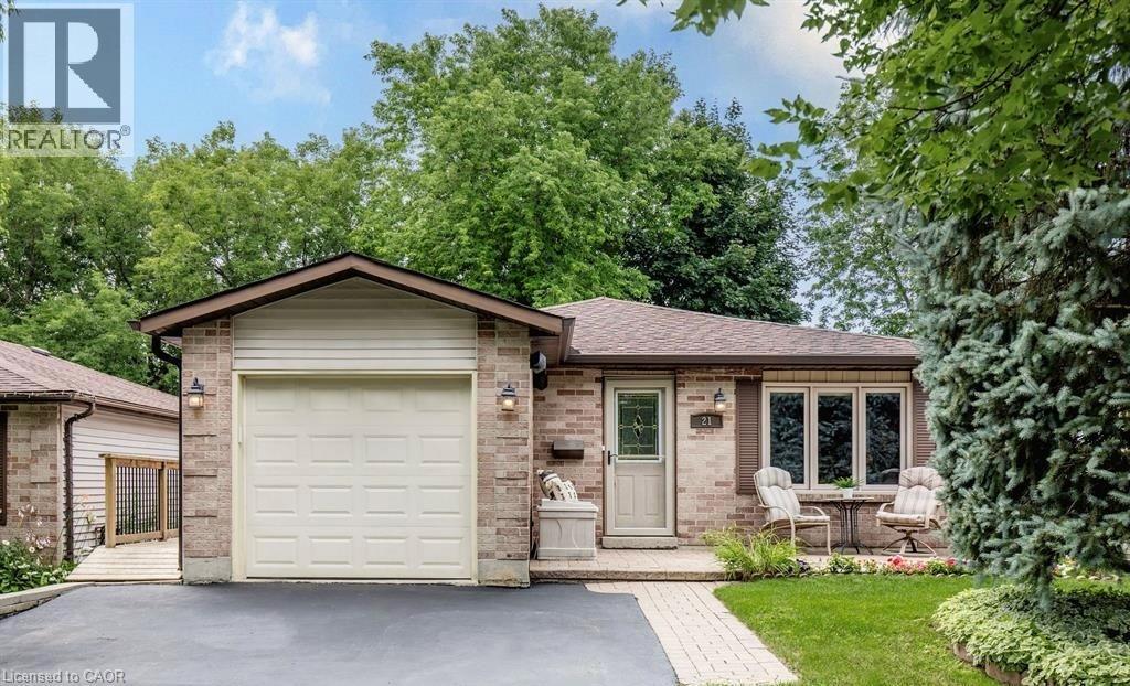 21 Maitland Dr in Barrie, ON - Building Photo