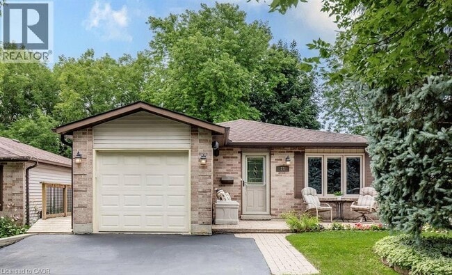 property at 21 Maitland Dr