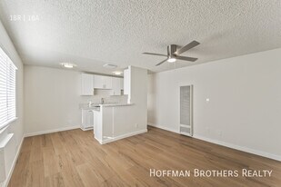 14232 Sylvan St in Los Angeles, CA - Building Photo