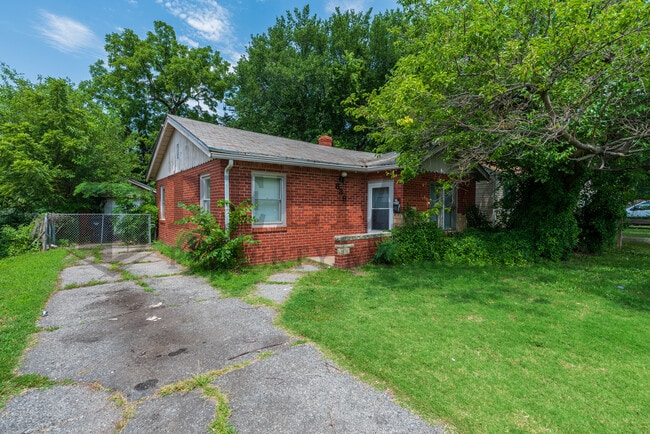 property at 839 N Oliver St