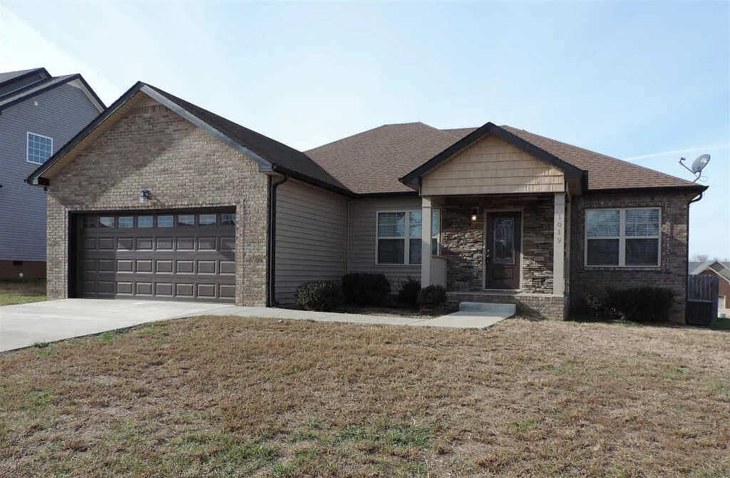 1019 Dwight Eisenhower Way in Clarksville, TN - Building Photo