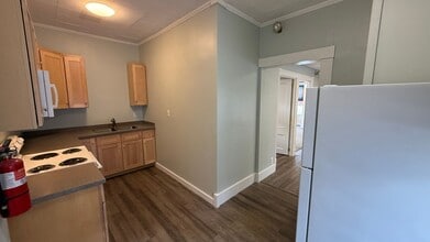 36 Wakefield St in Rochester, NH - Foto de edificio - Building Photo