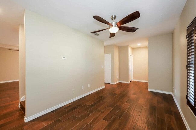 2445 Monarch Dr, Unit 801 in Laredo, TX - Foto de edificio - Building Photo