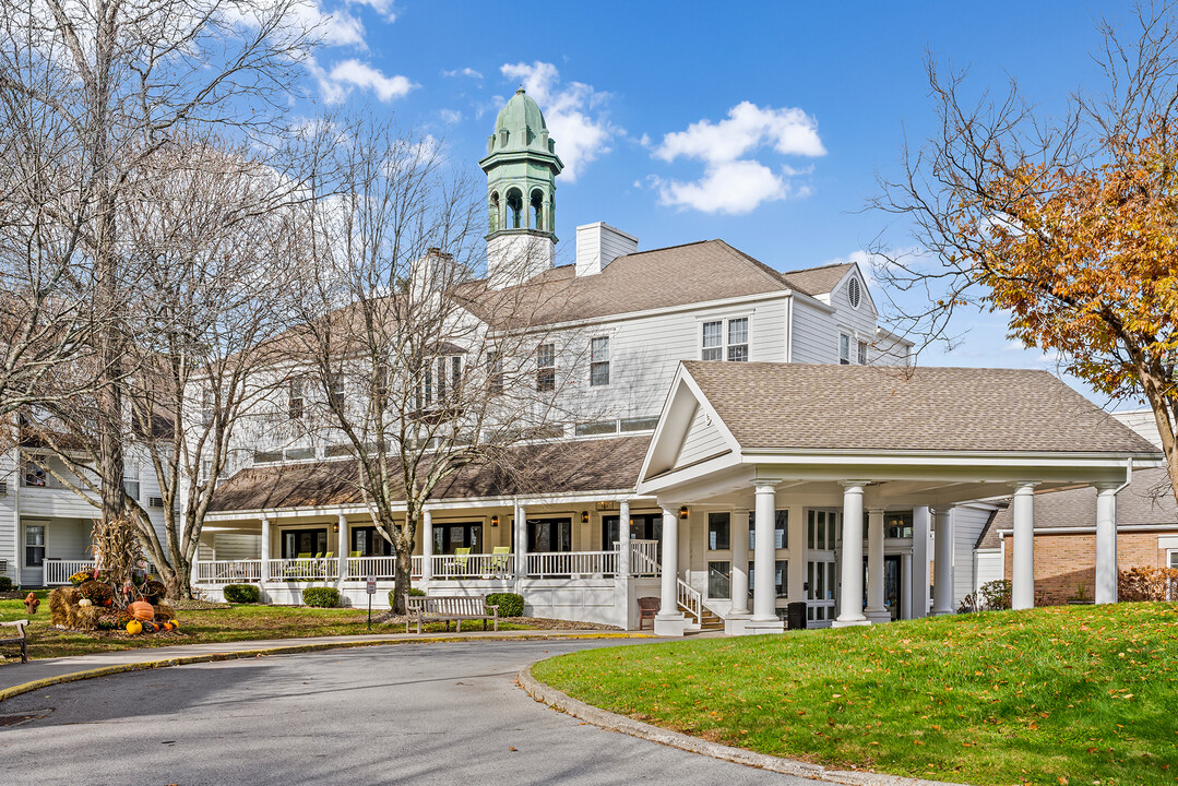 The Fountains at Millbrook in Millbrook, NY - Foto de edificio