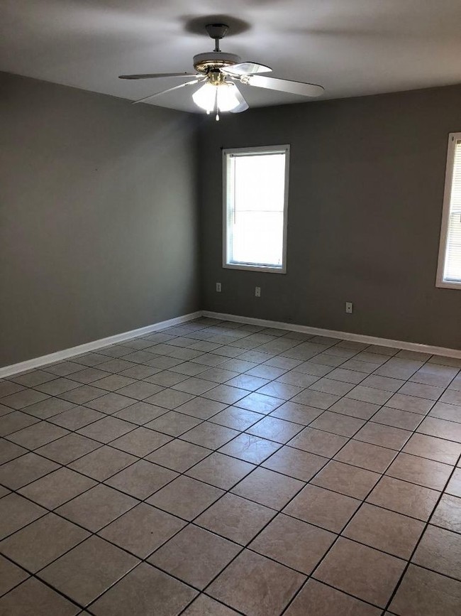 433 Idlewild Dr in Houma, LA - Foto de edificio - Building Photo
