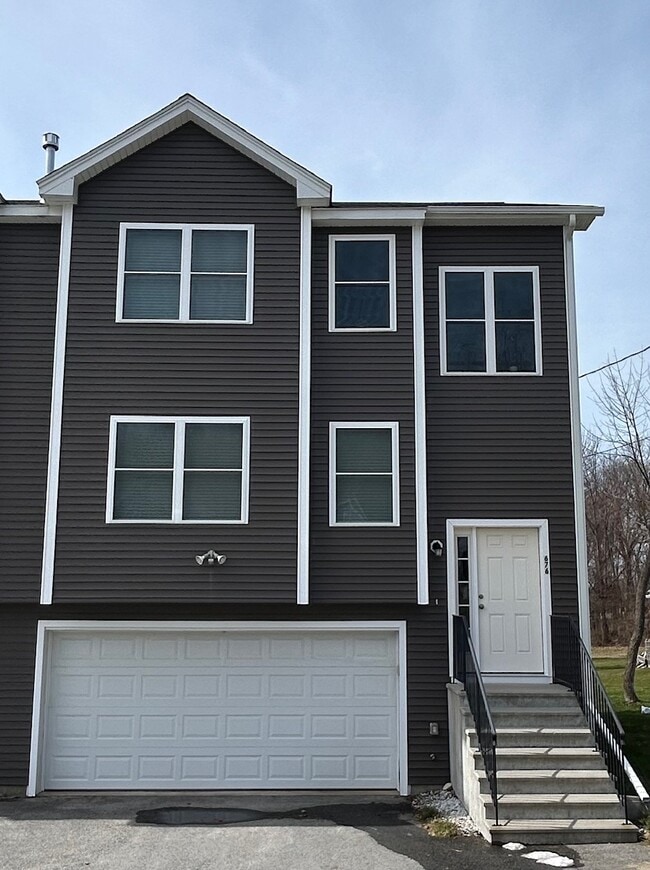 676 Burncoat St in Worcester, MA - Foto de edificio - Building Photo