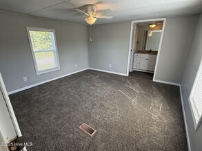 122 Osage Ln in Jacksonville, NC - Foto de edificio - Building Photo