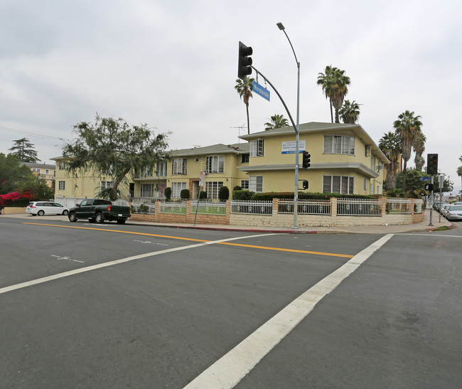 3901 W 4th St in Los Angeles, CA - Building Photo - Building Photo