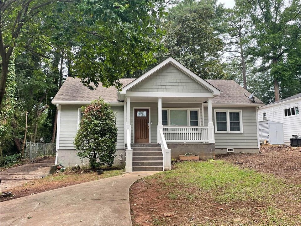 1166 Shepherds Ln NE in Atlanta, GA - Building Photo