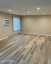 27 Meadow Green Cir in Englishtown, NJ - Building Photo - Building Photo