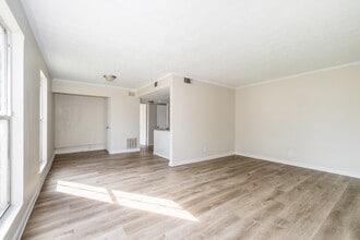 Grand Oaks in Jacksonville, FL - Foto de edificio - Interior Photo