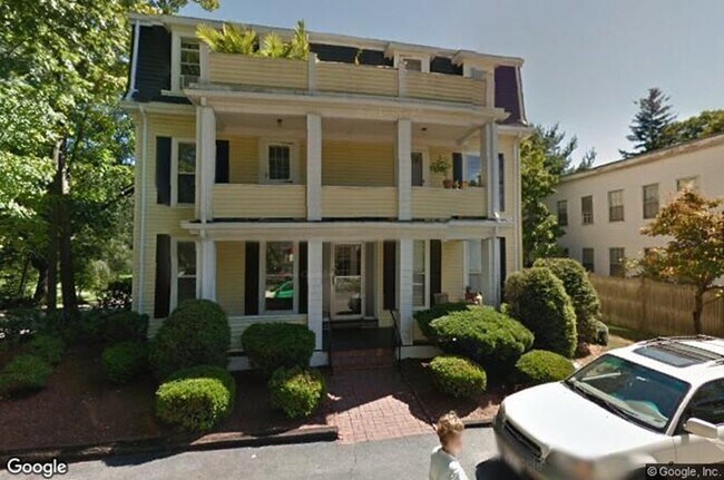 15 Bemis Rd, Unit Apt #4 in Wellesley, MA - Building Photo - Building Photo