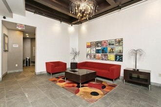 12 Stoneholm St, Unit 617 in Boston, MA - Foto de edificio - Building Photo