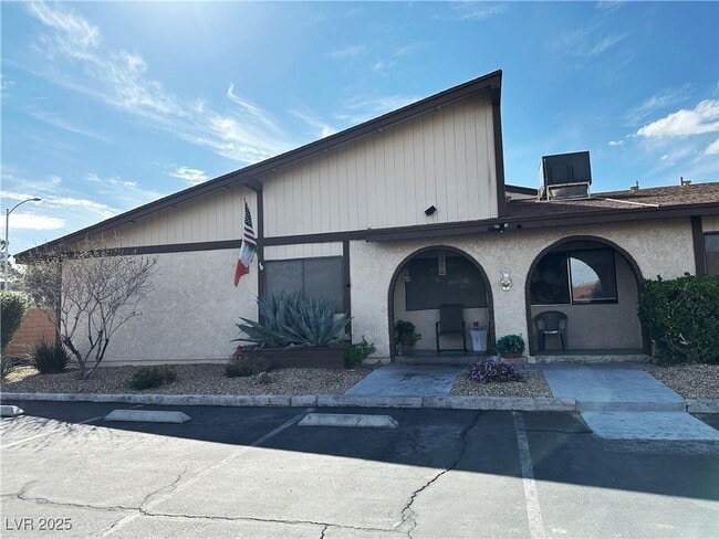 5817 Smoke Ranch Rd in Las Vegas, NV - Building Photo - Building Photo