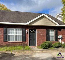246 Katelyn Cir in Warner Robins, GA - Building Photo