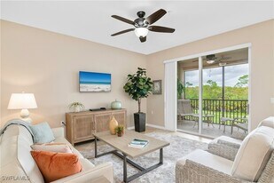 10321 Heritage Bay Blvd, Unit 1541 in Naples, FL - Building Photo