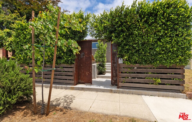 4066 Alla Rd in Los Angeles, CA - Building Photo - Building Photo