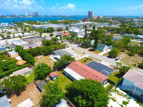 143-147 Silver Beach Rd in Lake Park, FL - Building Photo - Building Photo