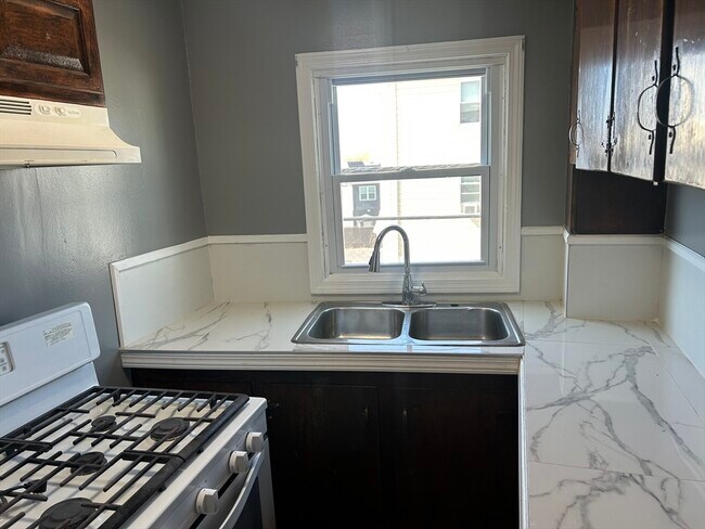74 Covel St-Unit -2 in Fall River, MA - Building Photo - Building Photo