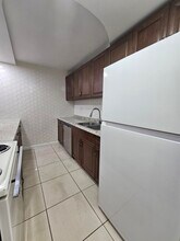 1880 N Congress Ave in West Palm Beach, FL - Foto de edificio - Building Photo