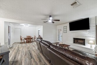 5618 Village Way Dr. in Katy, TX - Building Photo - Building Photo