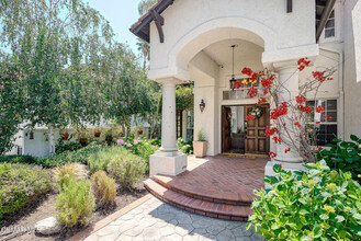2554 Kirsten Lee Dr in Westlake Village, CA - Building Photo - Building Photo