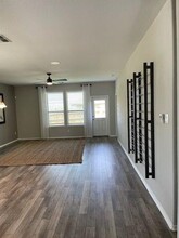 101 Pivot Dr in Taylor, TX - Foto de edificio - Building Photo