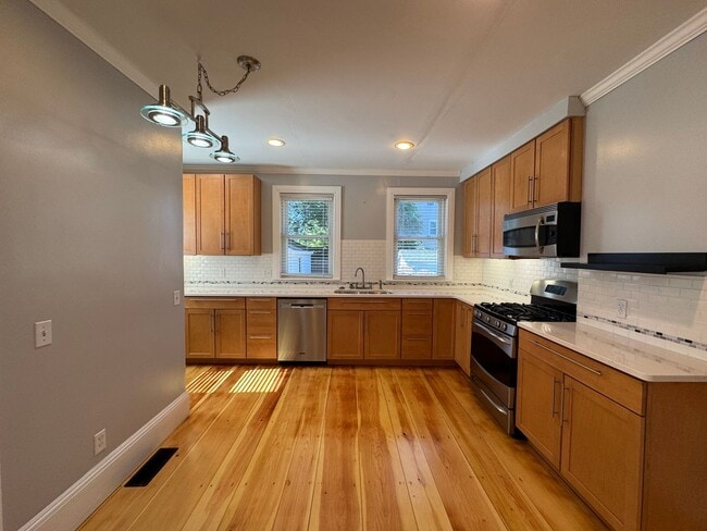 property at 8 Elmwood St