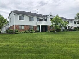 226 Arrowwood Ct, Unit 226 Arrowwood Ct unit D2 in Schaumburg, IL - Building Photo