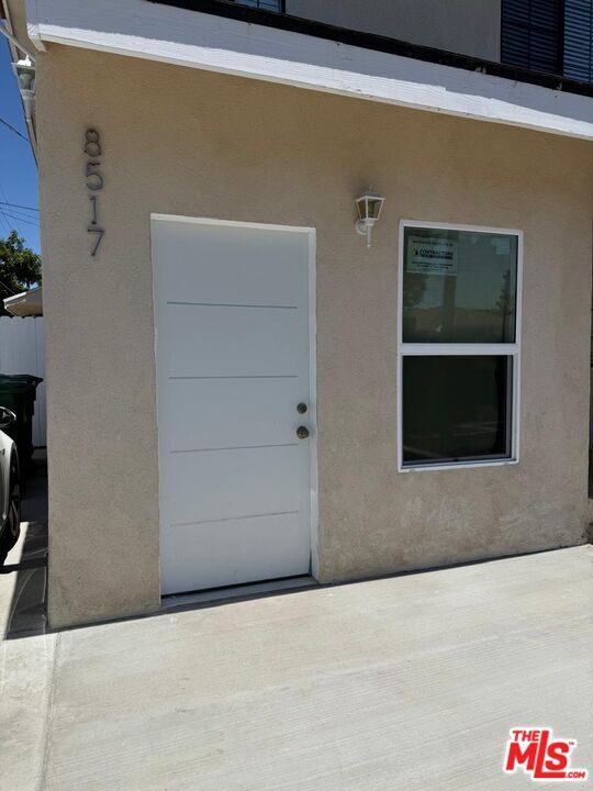 8517 Reading Ave in Los Angeles, CA - Foto de edificio - Building Photo