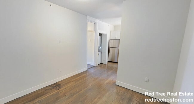 77 Park Dr, Unit 18 in Boston, MA - Building Photo - Building Photo