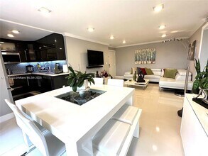 9350 Fontainebleau Blvd in Miami, FL - Building Photo - Building Photo