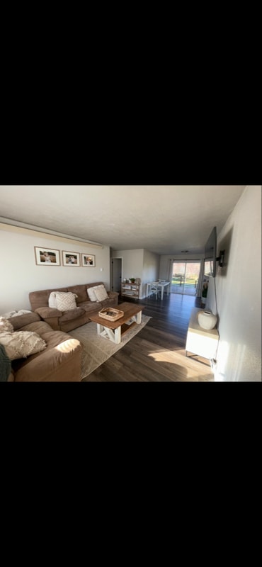 111 Green Acres Dr in Castle Rock, WA - Foto de edificio - Building Photo