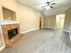 1103 Breezy Valley Dr in Cordova, TN - Building Photo - Building Photo