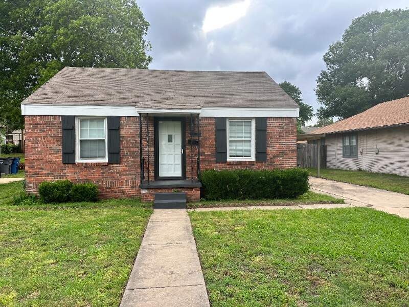 1338 S Pittsburg Ave in Tulsa, OK - Foto de edificio